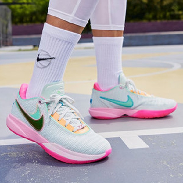 Nike-James-20-Practical-Basketball-Shoe